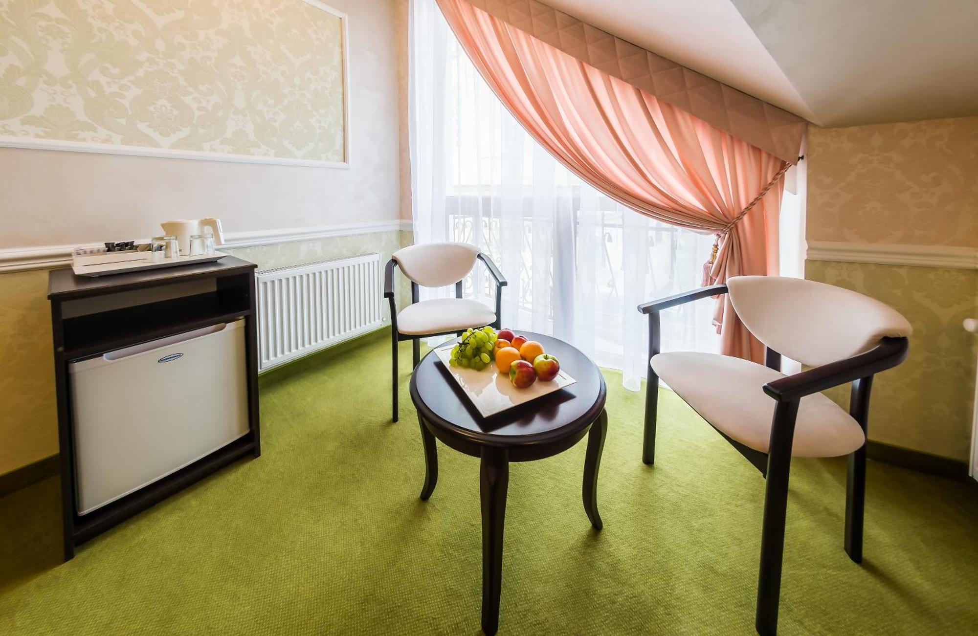 Franz Hotel&Restaurant ايفانو - فرانكيفسك المظهر الخارجي الصورة