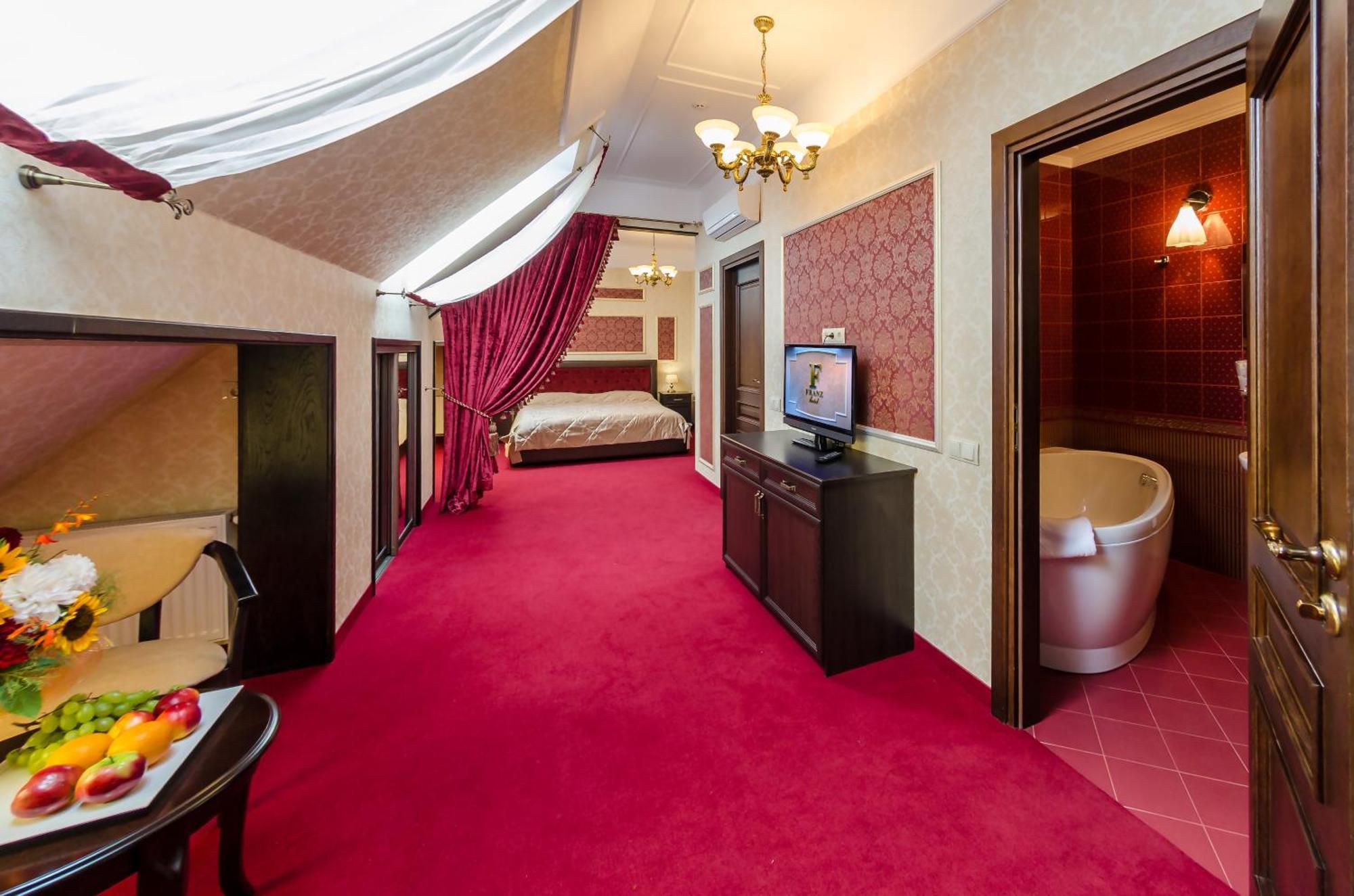 Franz Hotel&Restaurant ايفانو - فرانكيفسك المظهر الخارجي الصورة